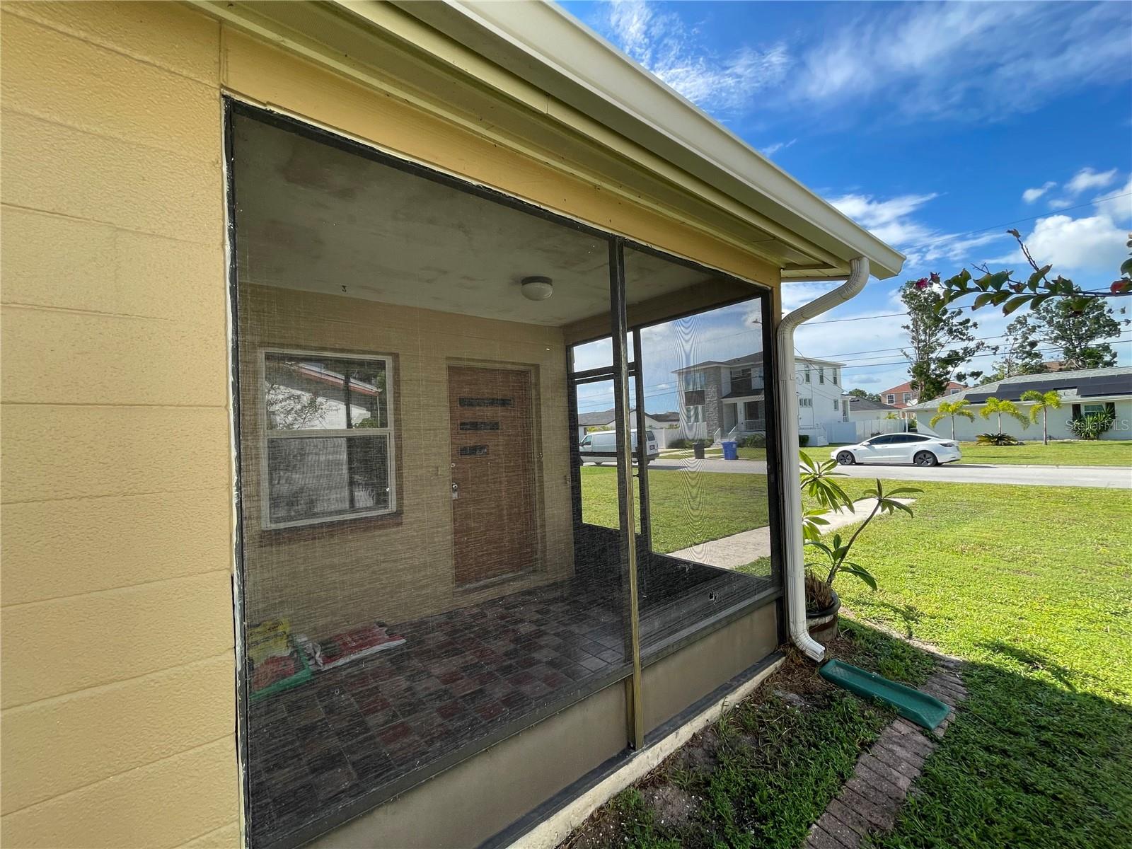 11X7 FLORIDA ROOM