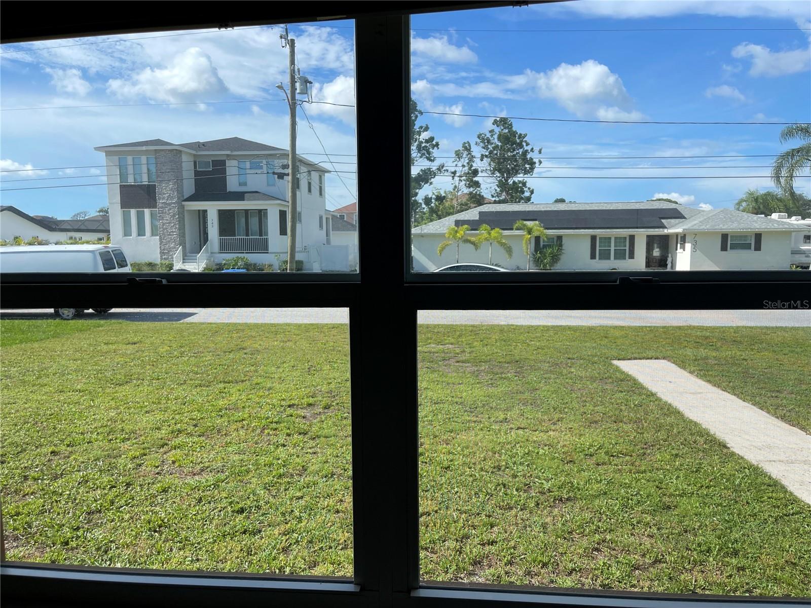 NICE FRONT WINDOWS