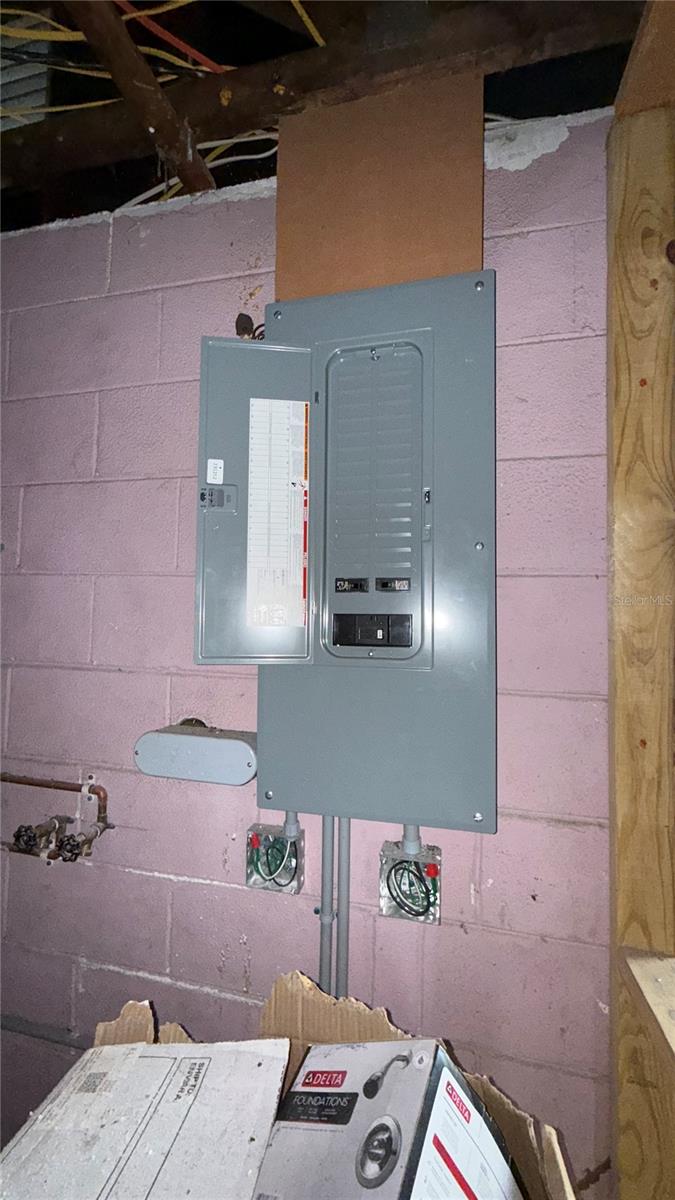 TB8417875