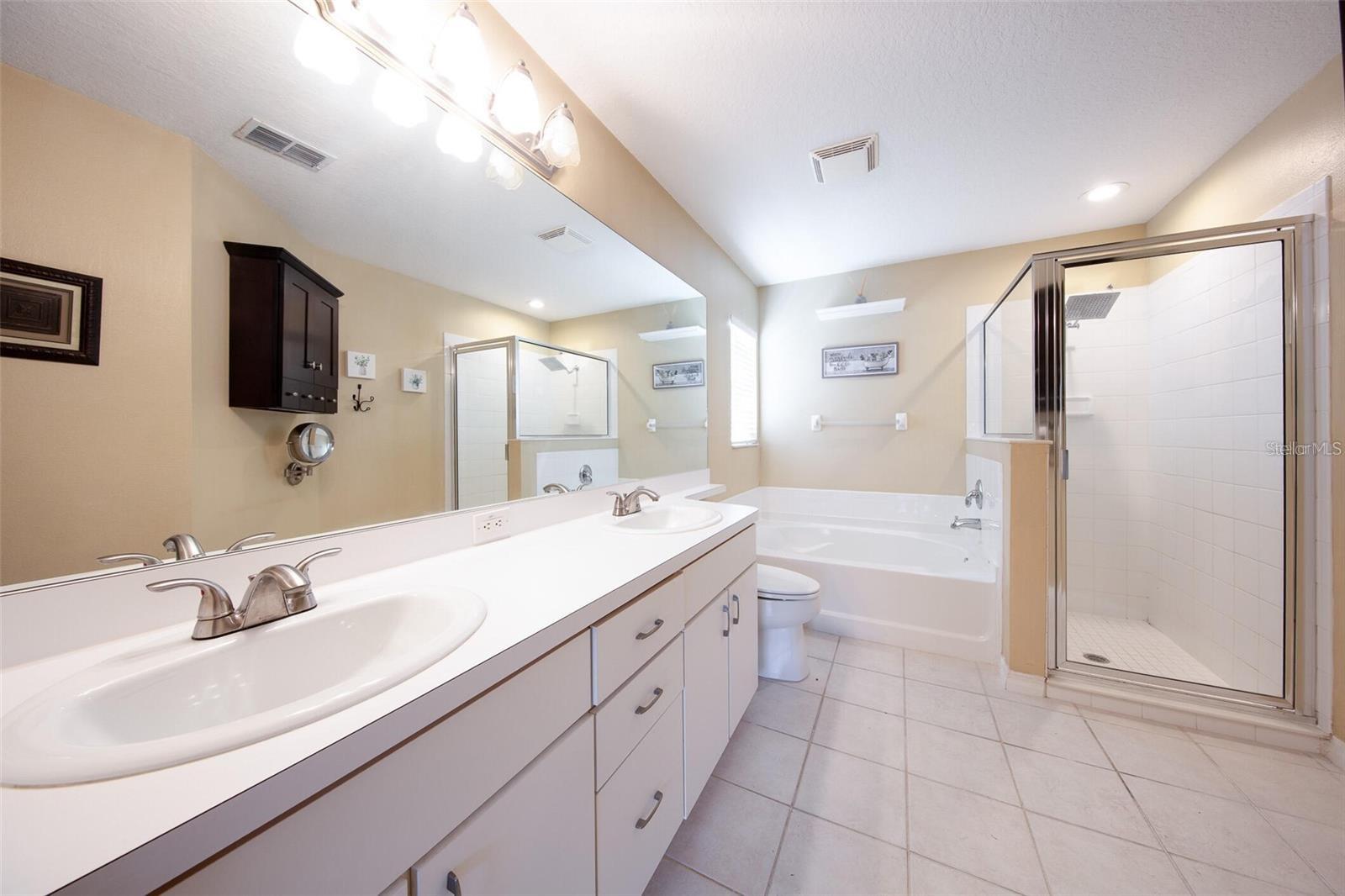 Primary en-suite bathroom!