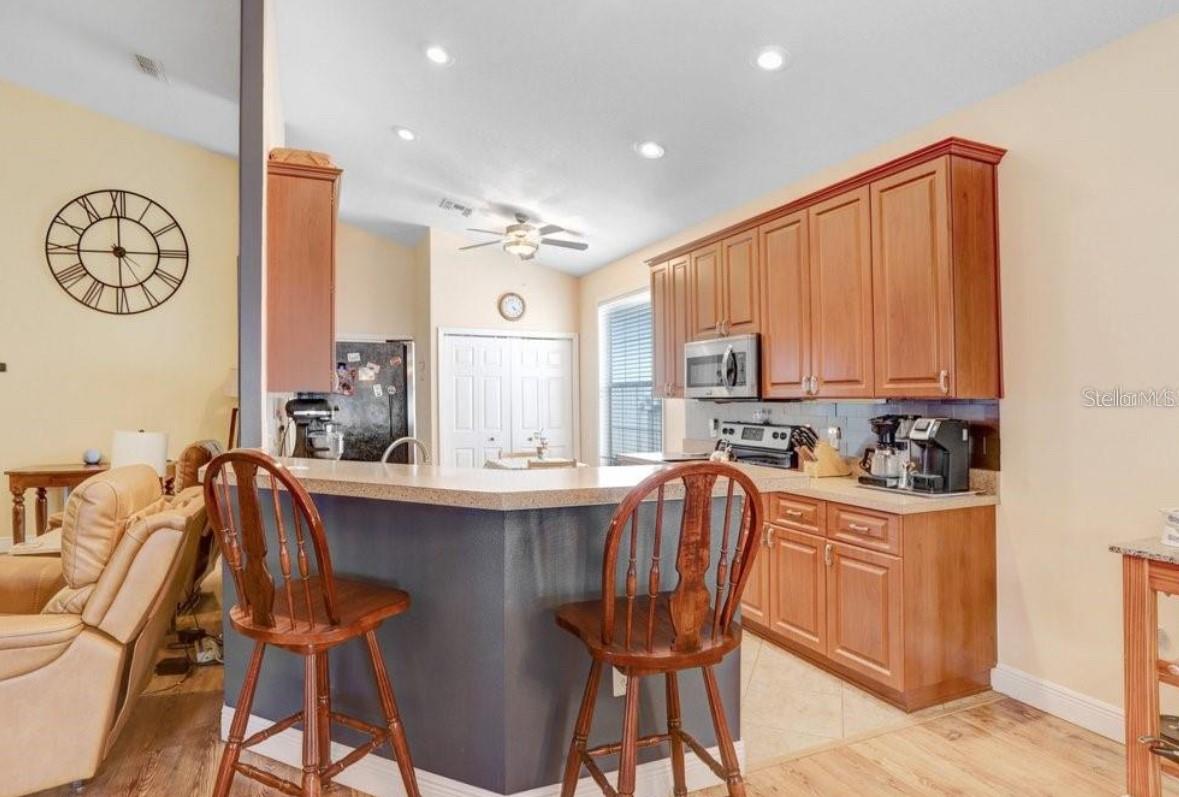 Kitchen breakfast bar