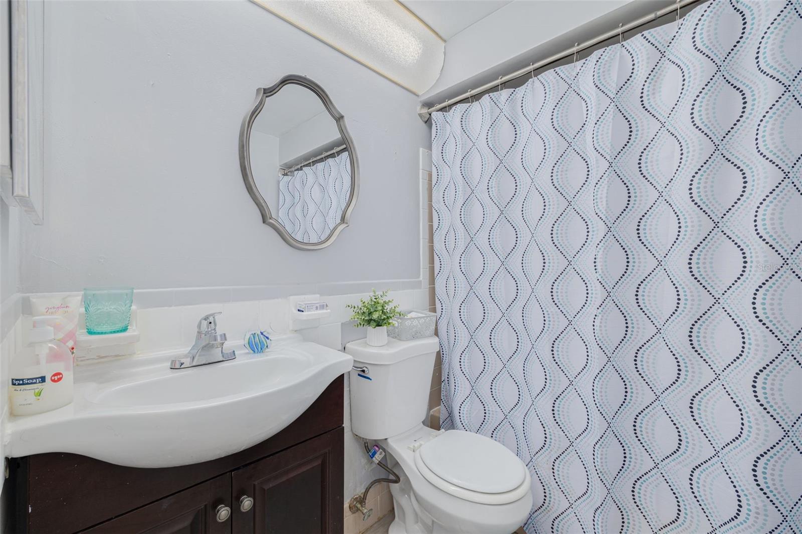 Bathroom with Tub/Shower and Modern Stationery Washstand!