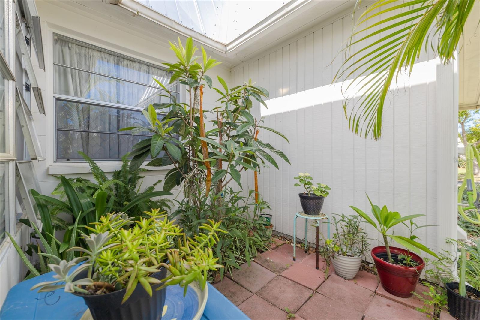 A 3rd private oasis garden area!