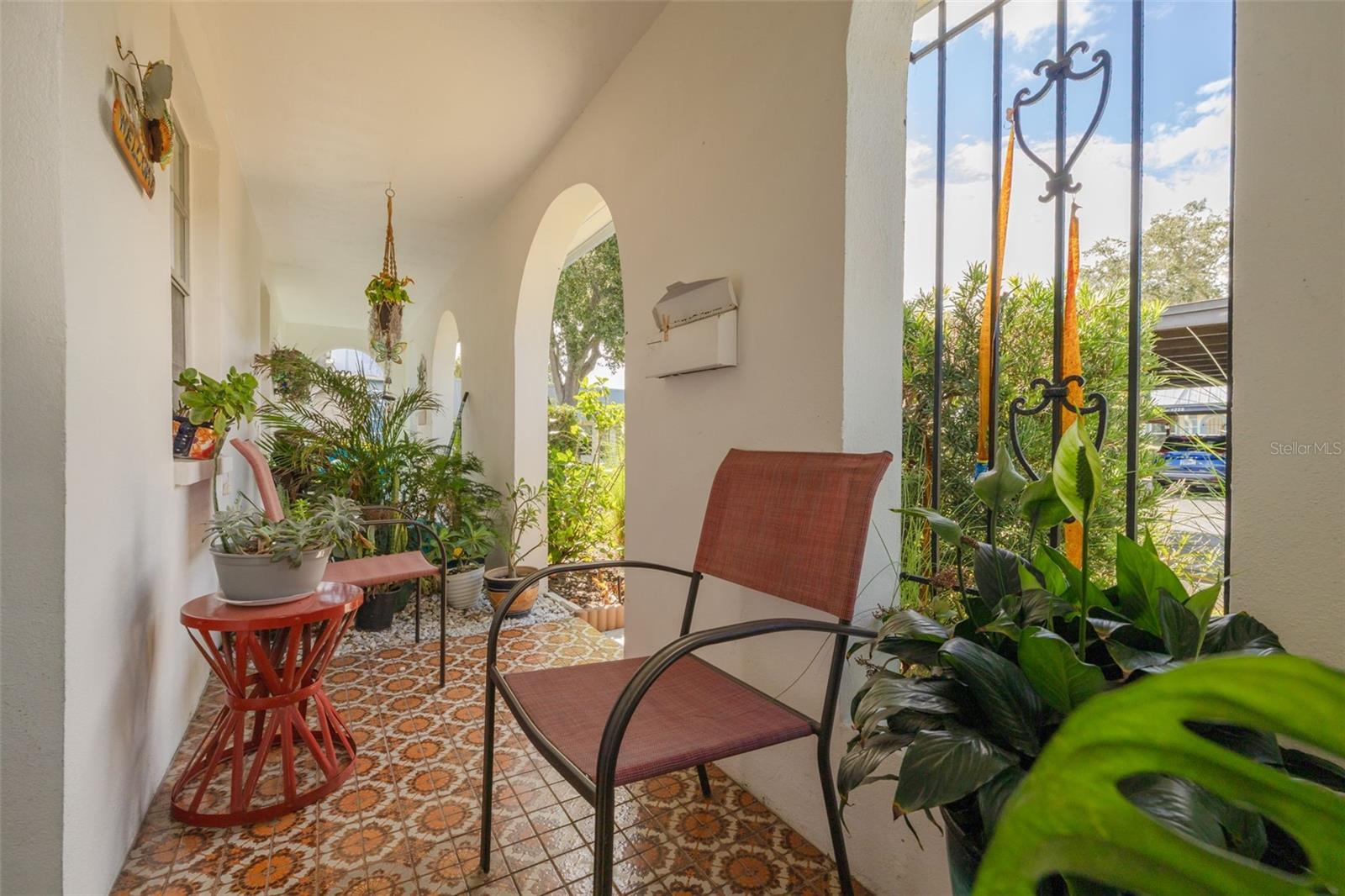 Lush private tiled entryway.