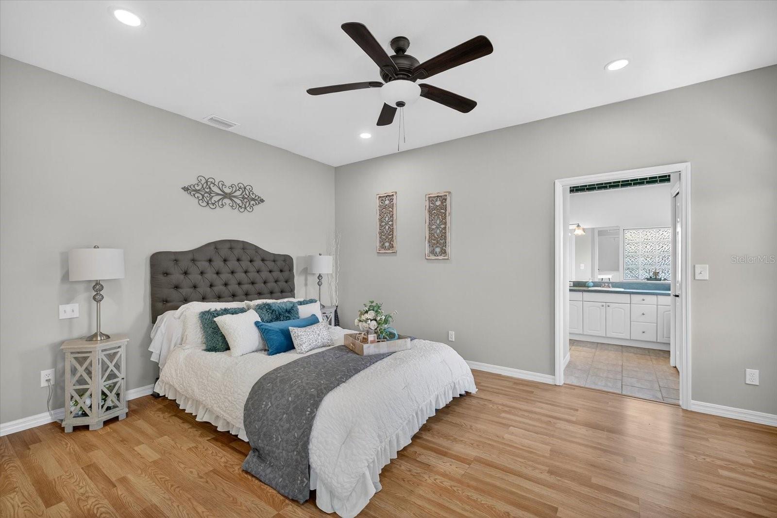 Upper level primary suite