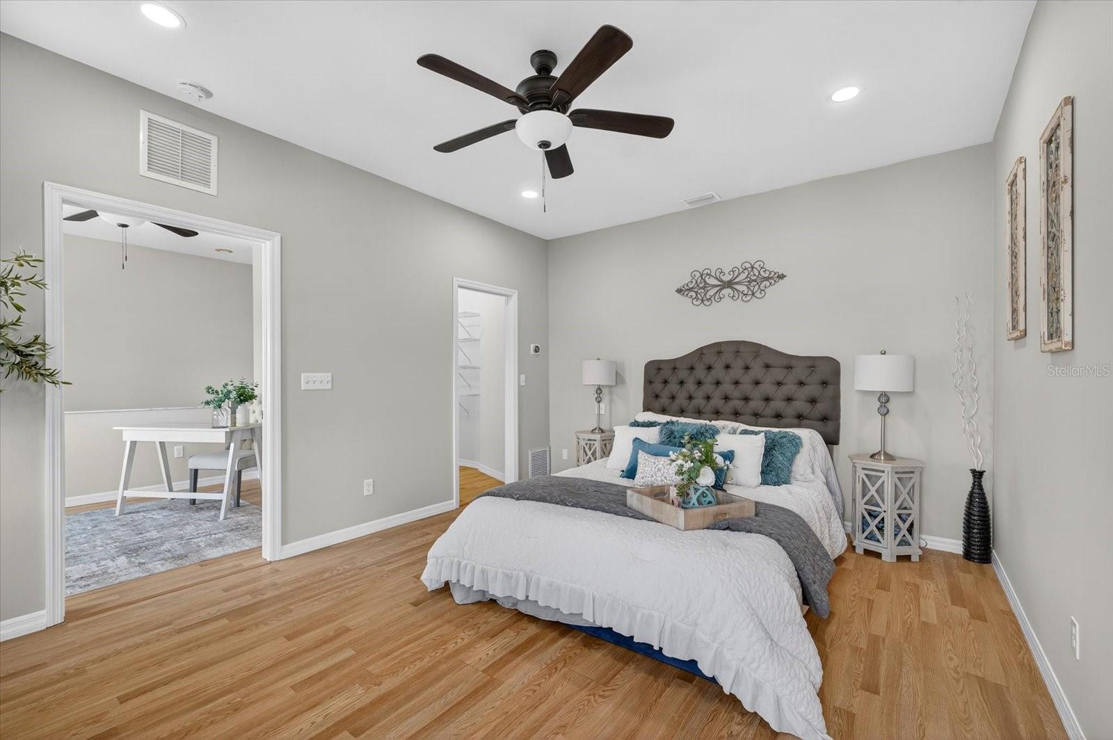 Upper level primary suite