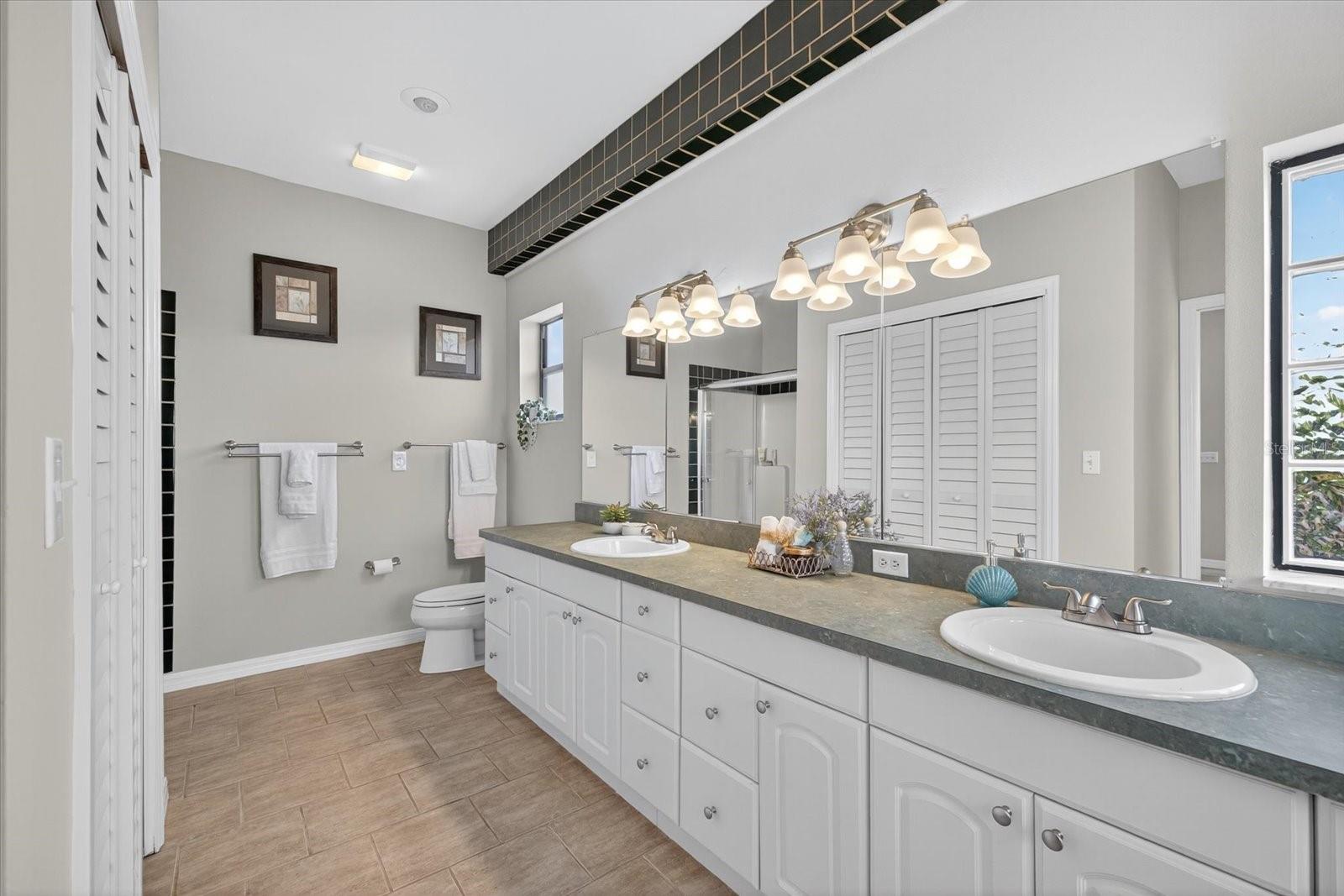 upper level primary bath
