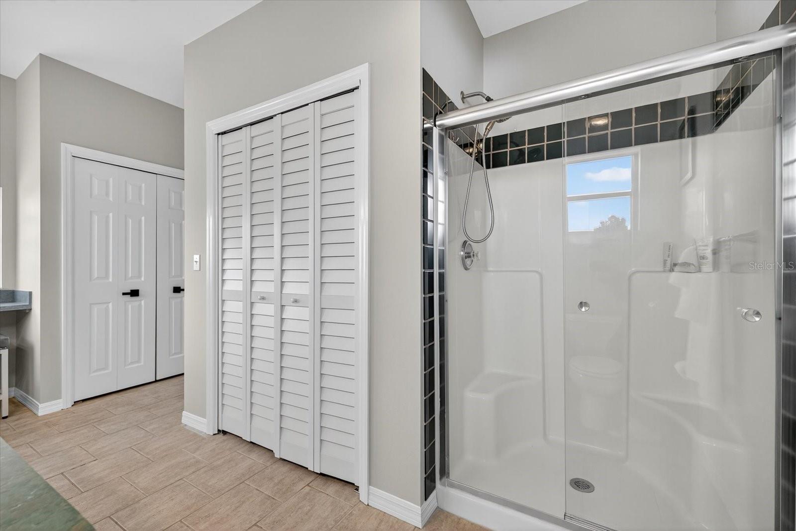 upper level primary bath
