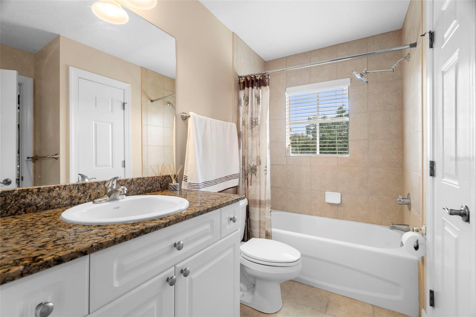 Jack & Jill Bath between Bedrooms