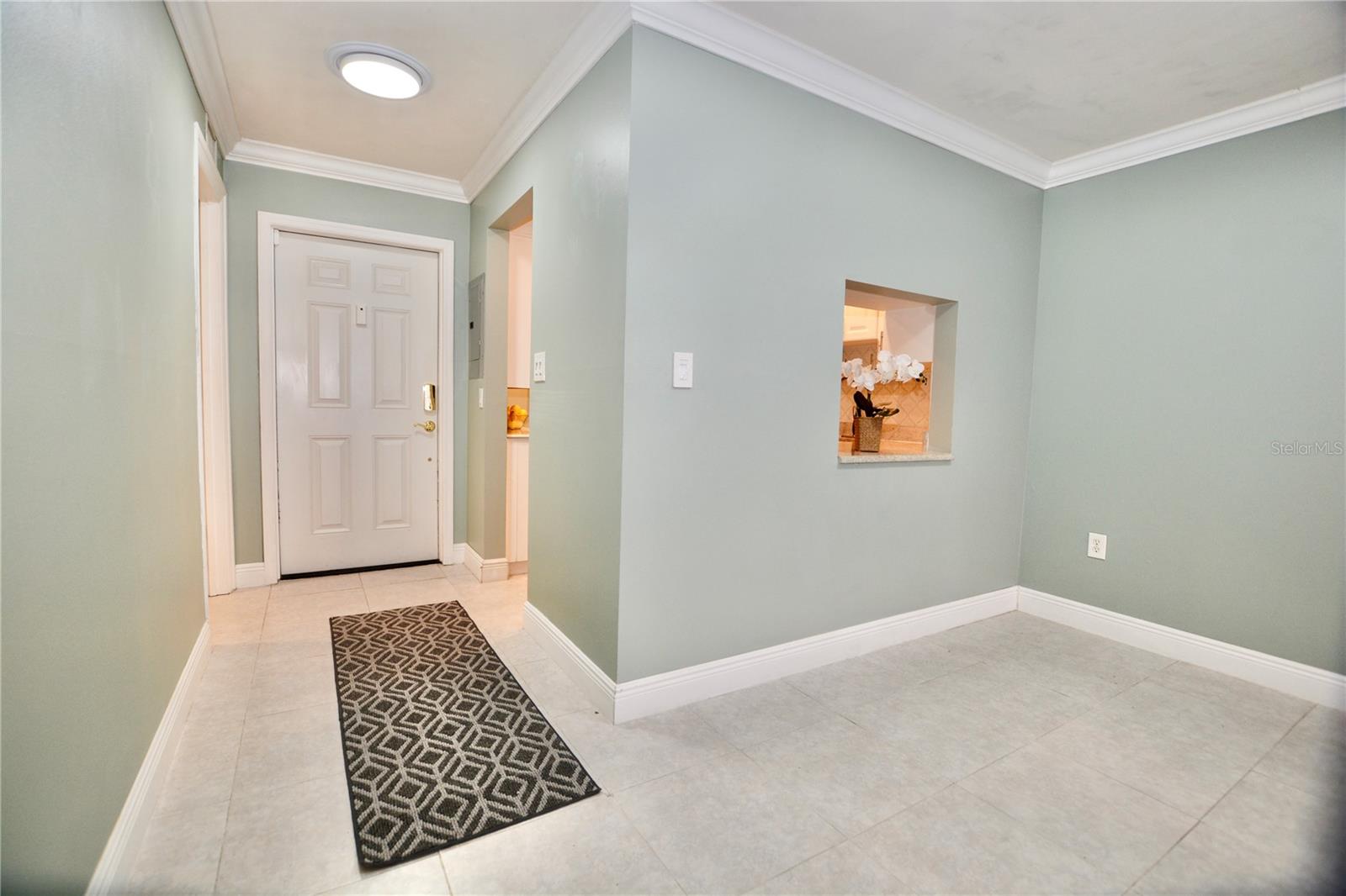 Entry / Kitchen