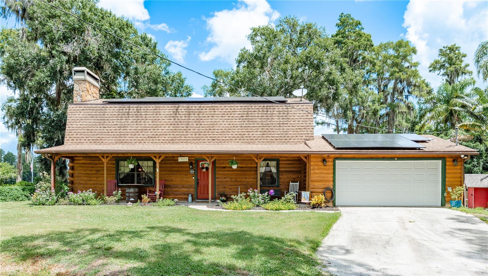 Lakefront Living with Cabin Charm!