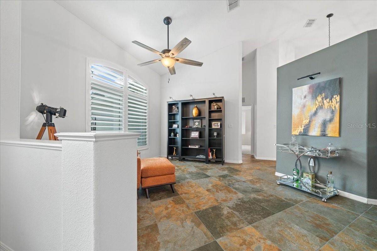 Flexible nook/den off the main living area