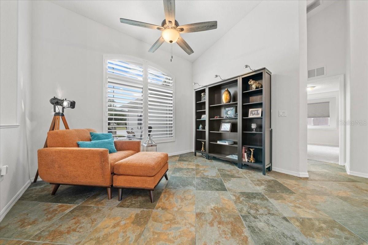 Flexible nook/den off the main living area