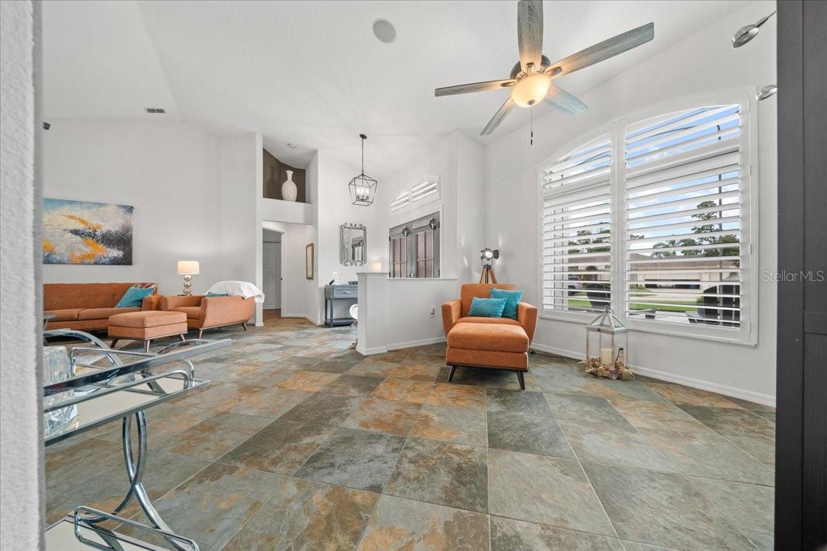 Flexible nook/den off the main living area