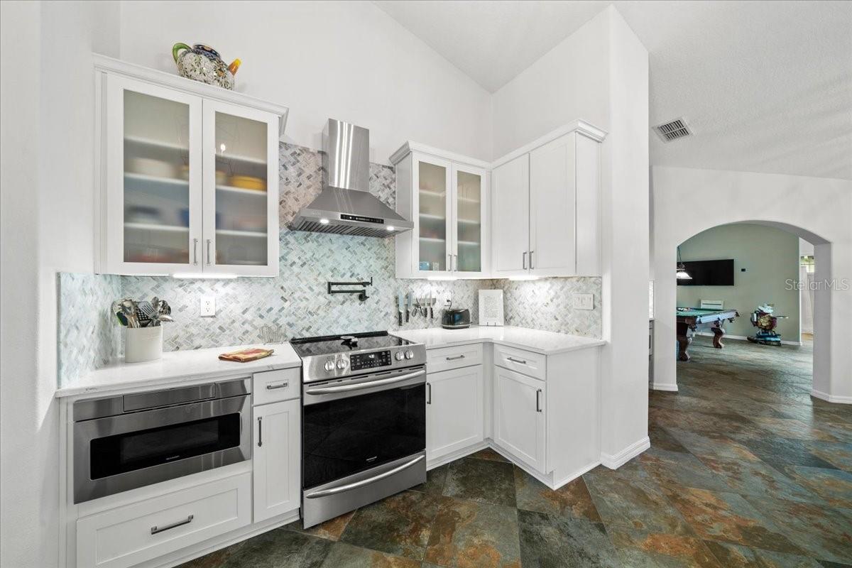 Statement vent hood adds a custom finish