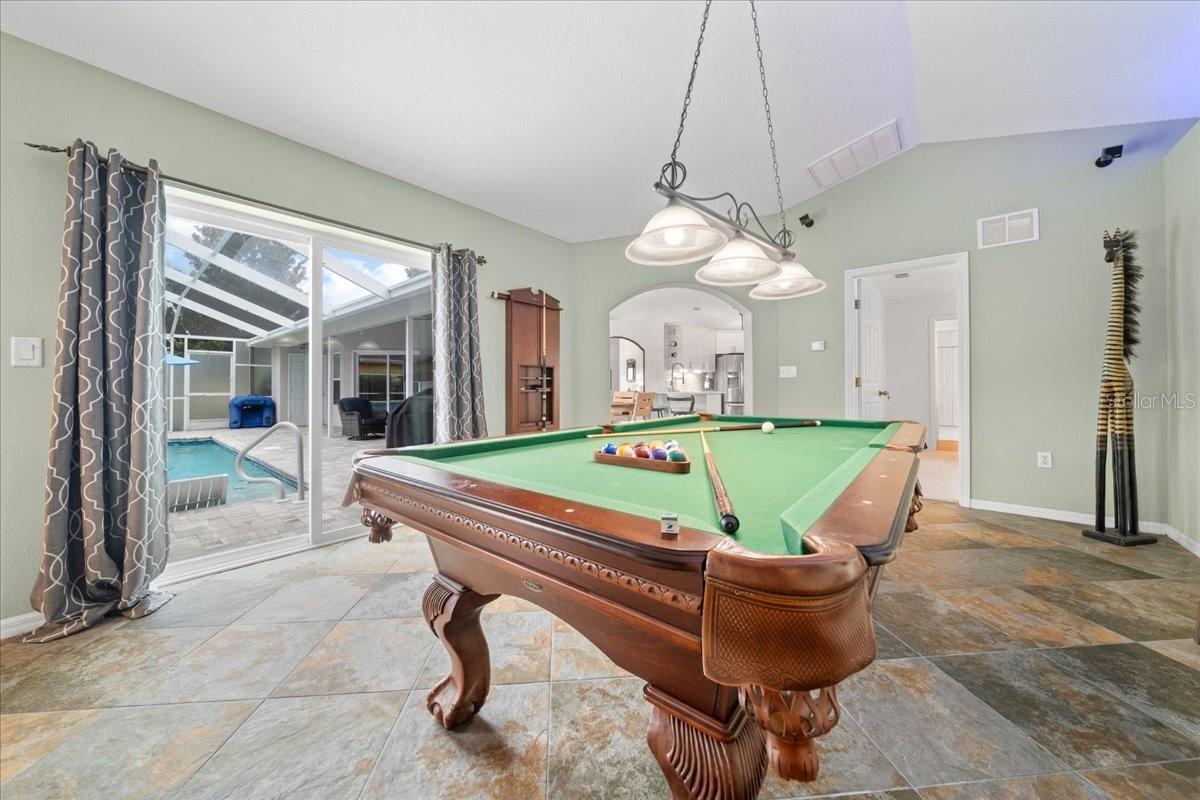 Large bonus room suited for multiple setups