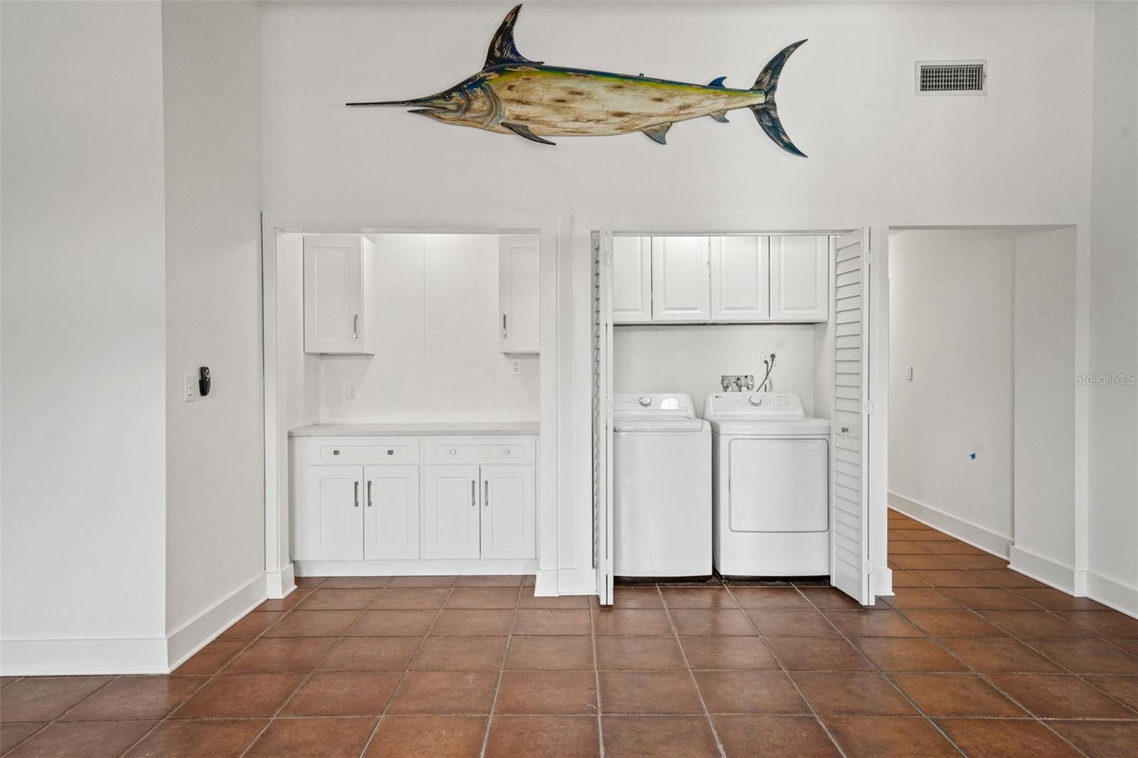 Bar & Laundry Closet