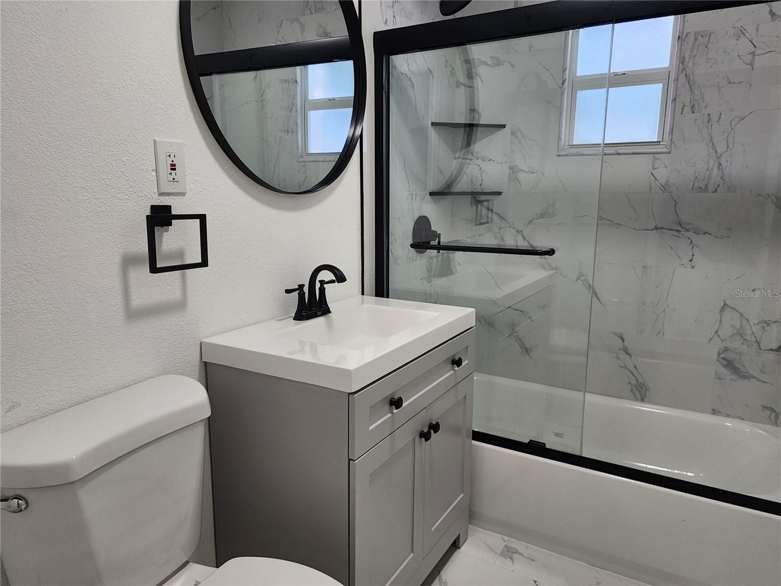 2nd Bath with Tub