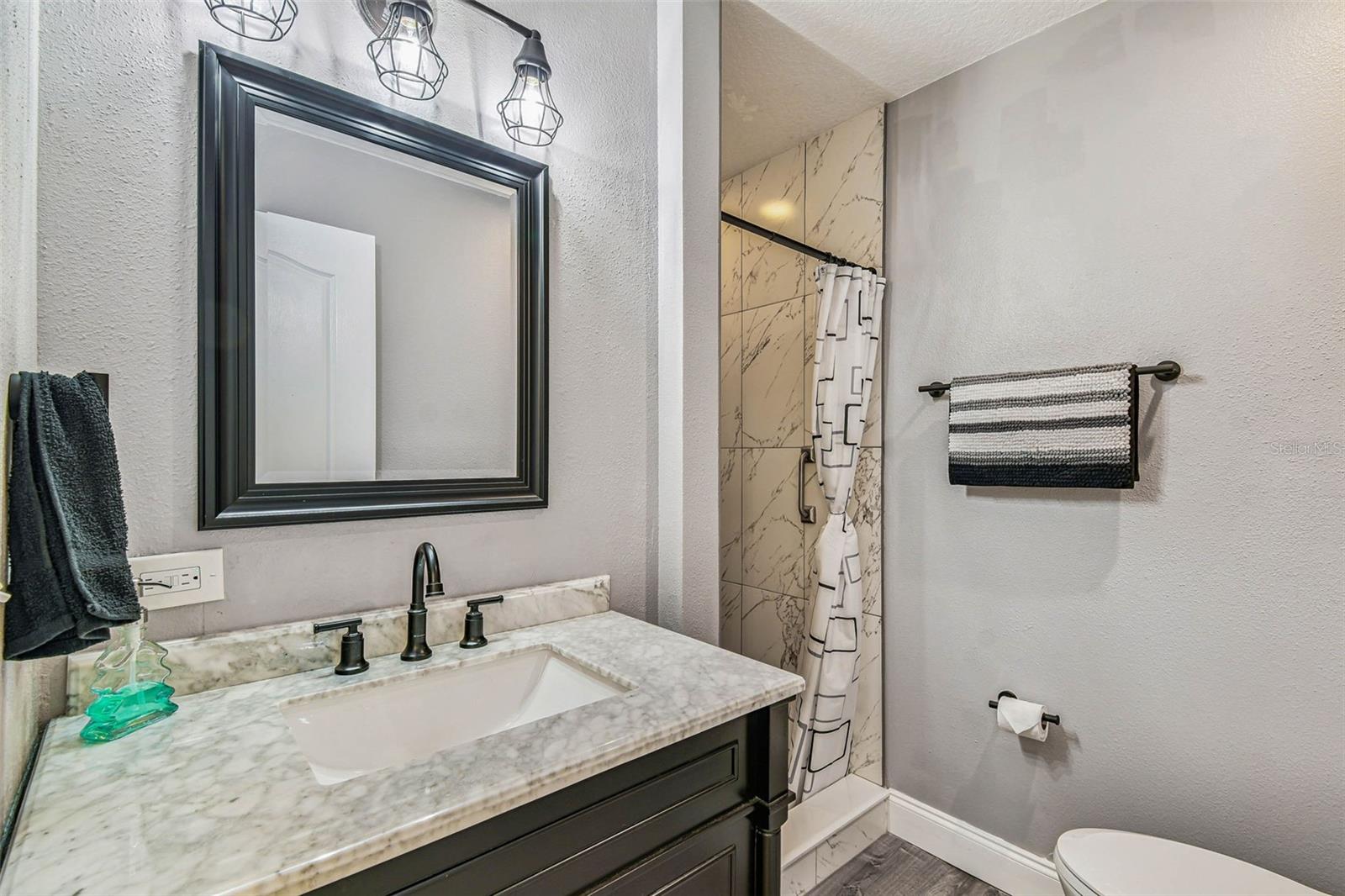 Shared bathroom for bedrooms 3 & 4 or guests