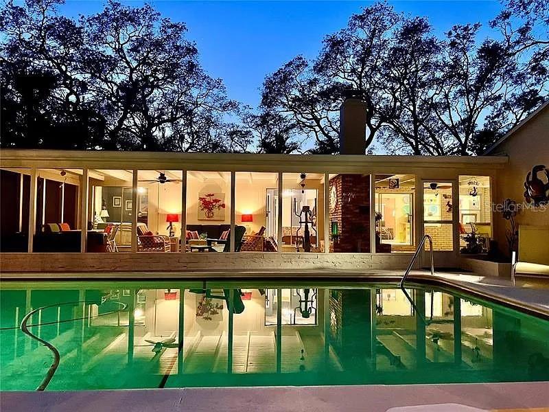 Your Tropical Oasis!