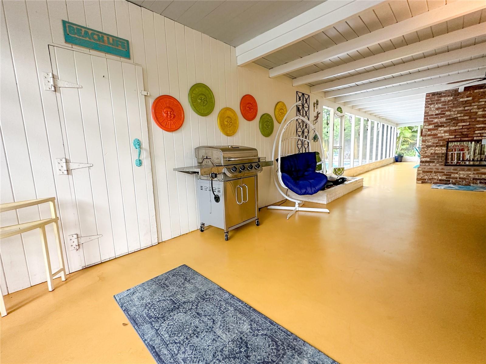 Back patio oasis with fireplace & bar