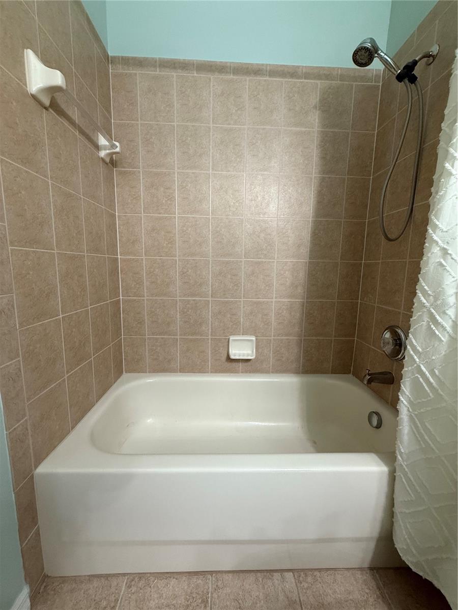 TB8418281
