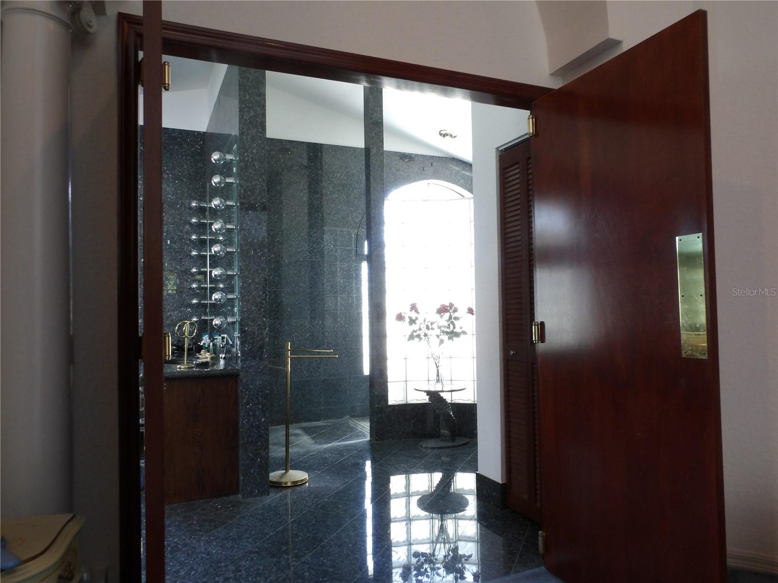 Double Door entery to your en-suite