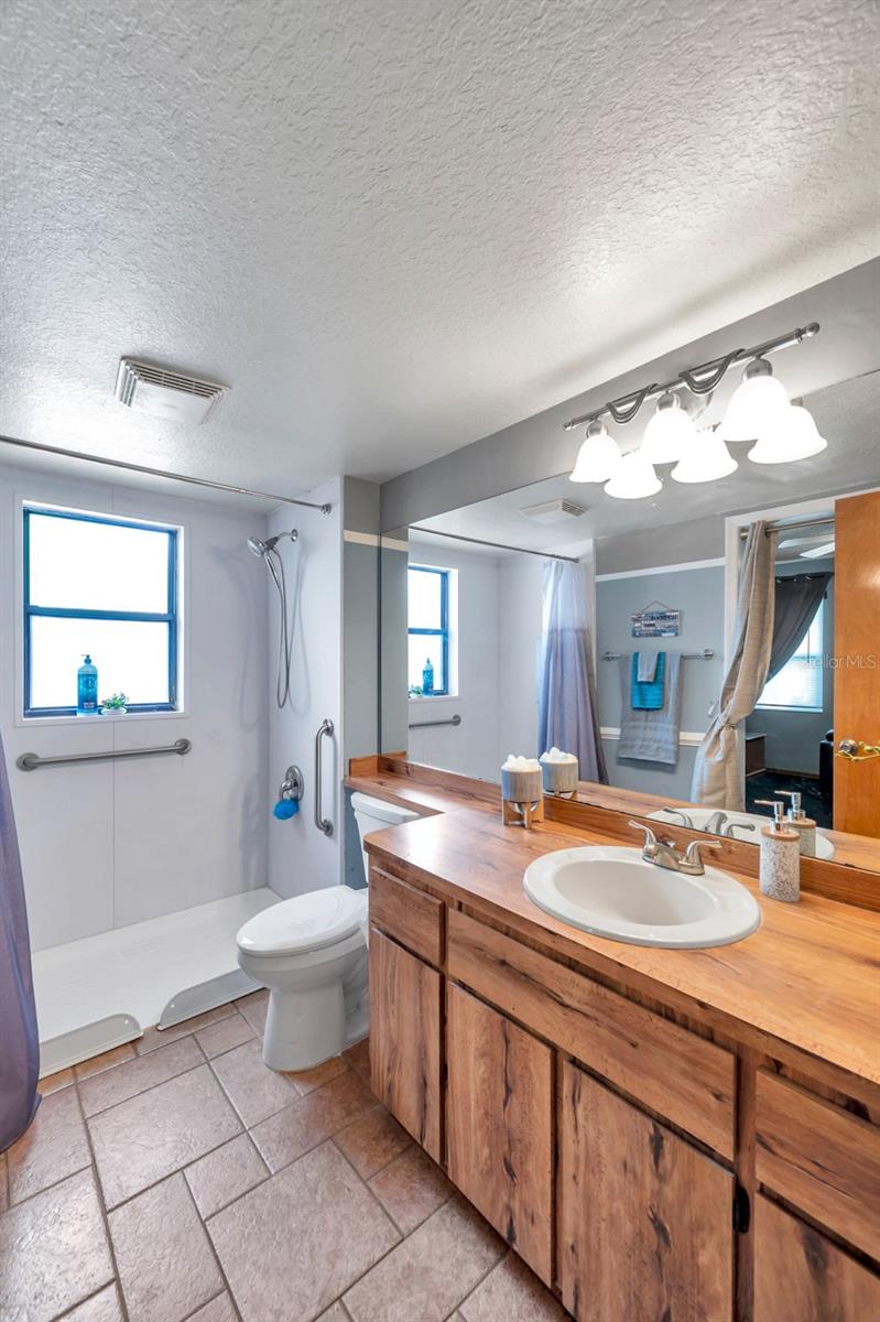 Hall Bathroom is accessible and has a private entrance from the back bedroom and the hallway