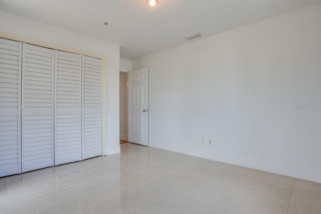 Guest bedroom 1.