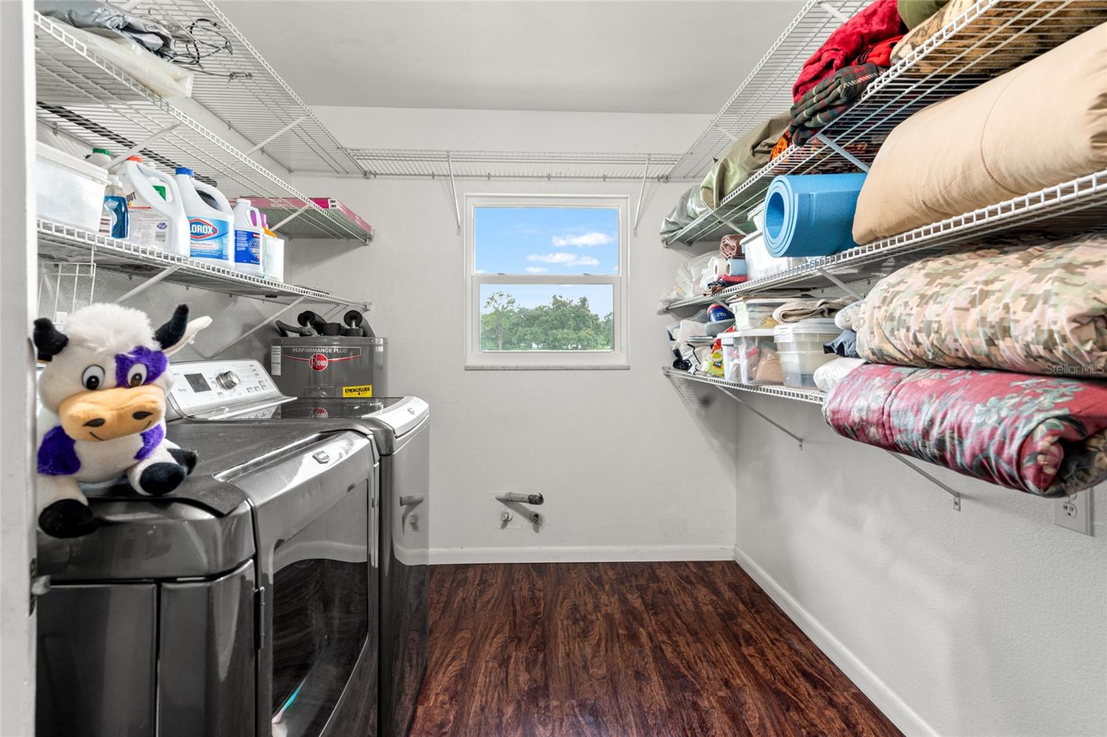 Laundry Room, all appliances included