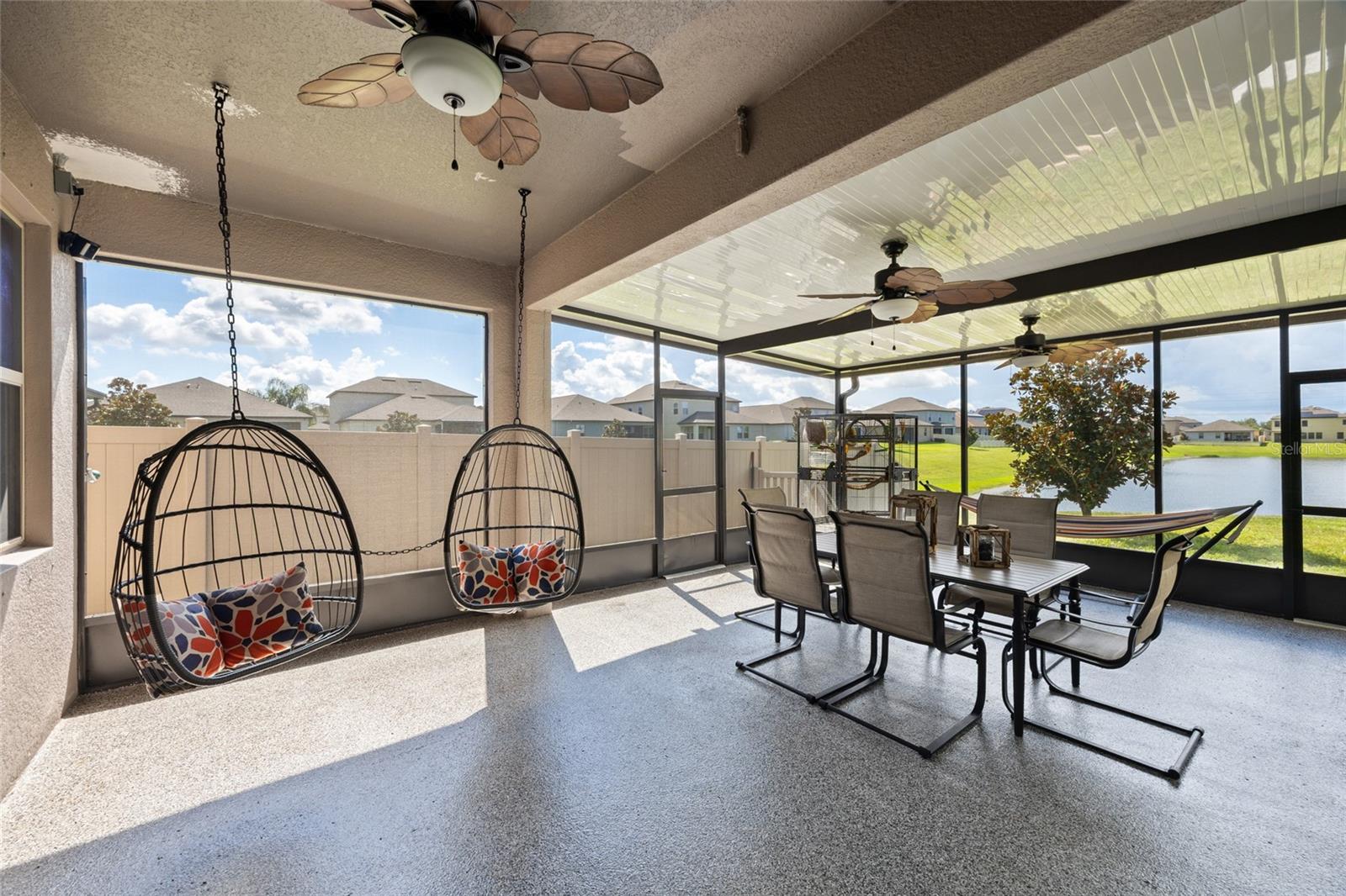 Spacious screened in Patio