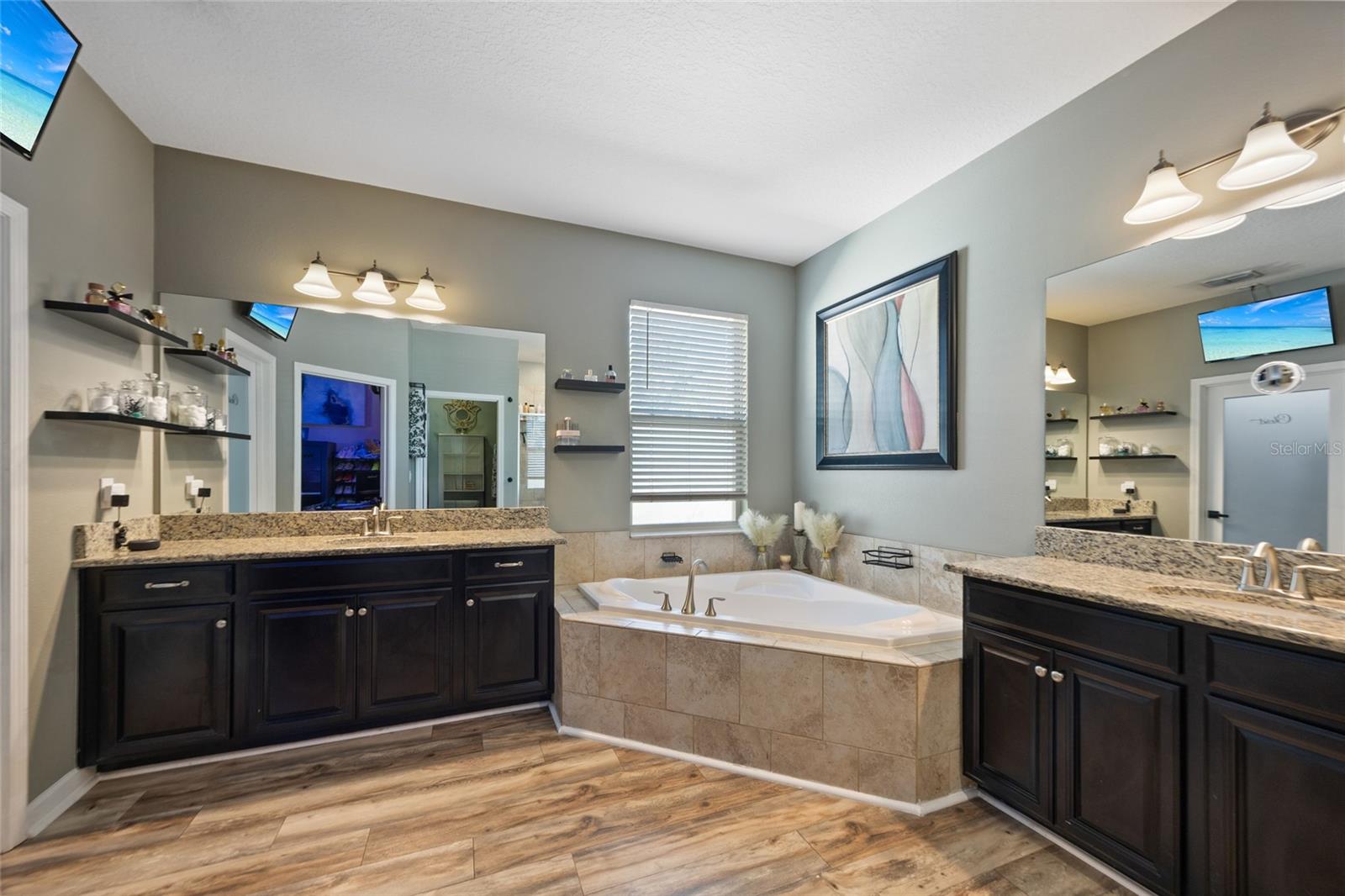 Seperate vanities and garden tub
