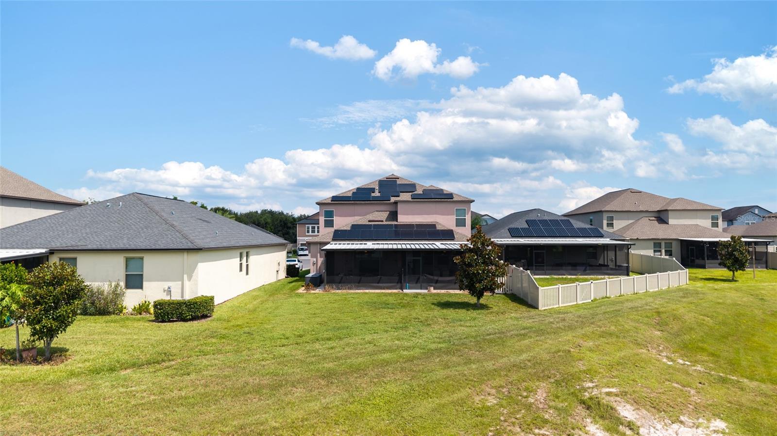 Spacious backyard!