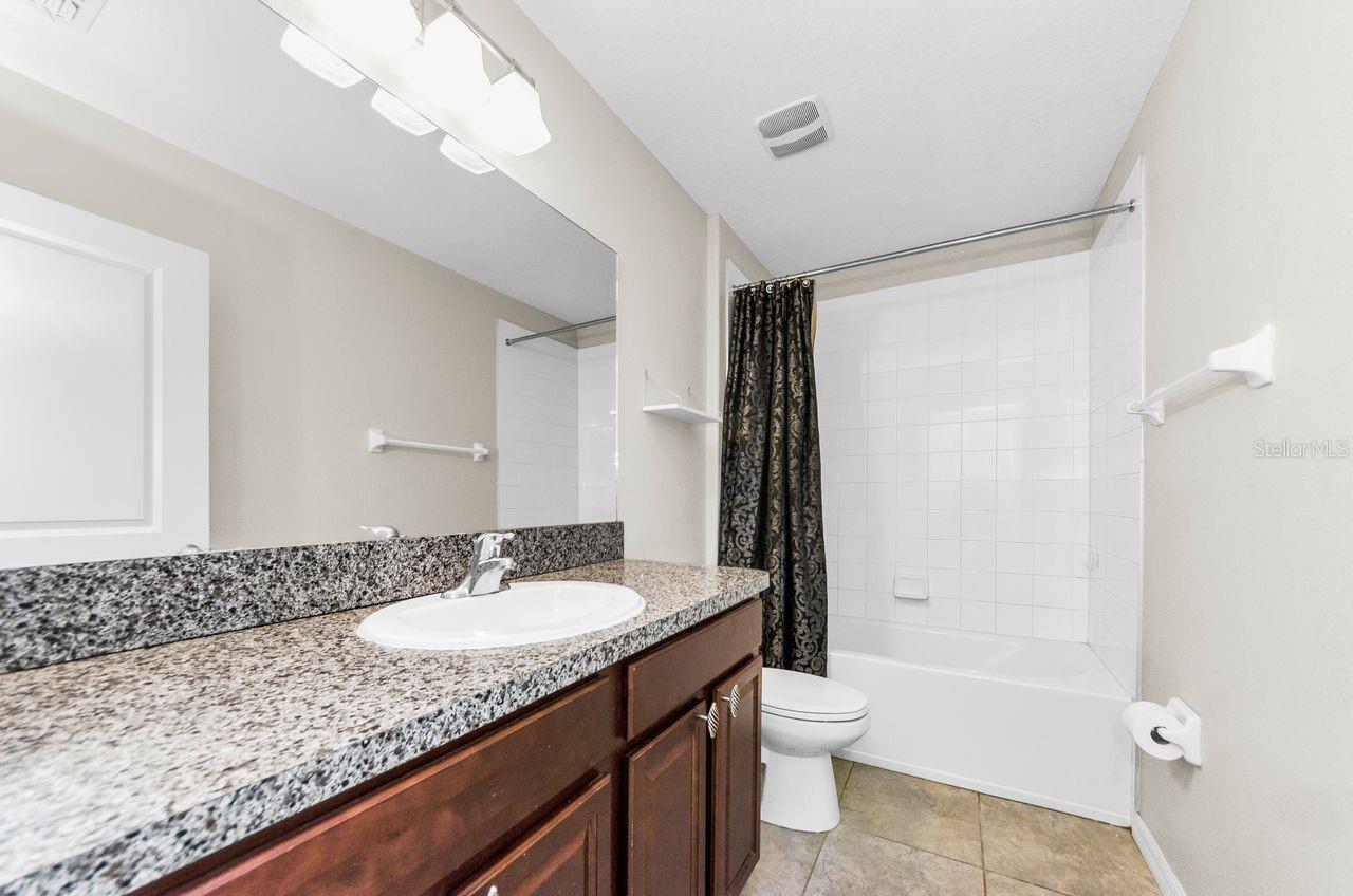 Upstairs full bathroom