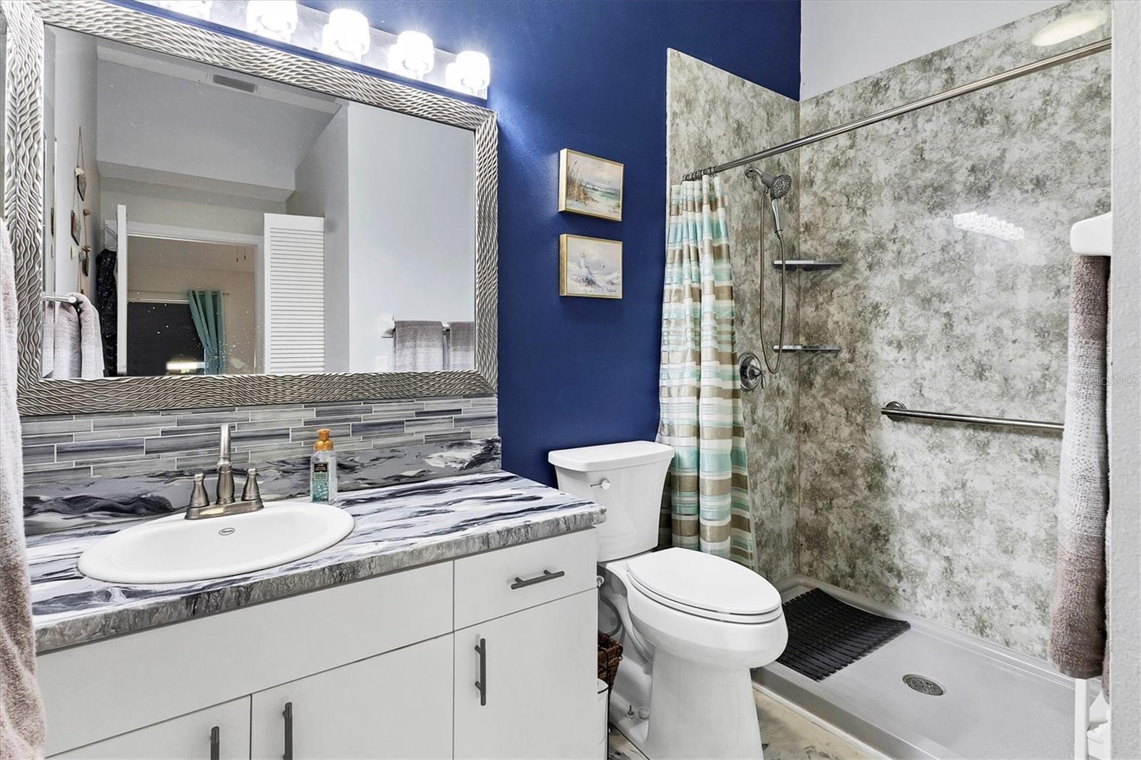 Primary en suite bath