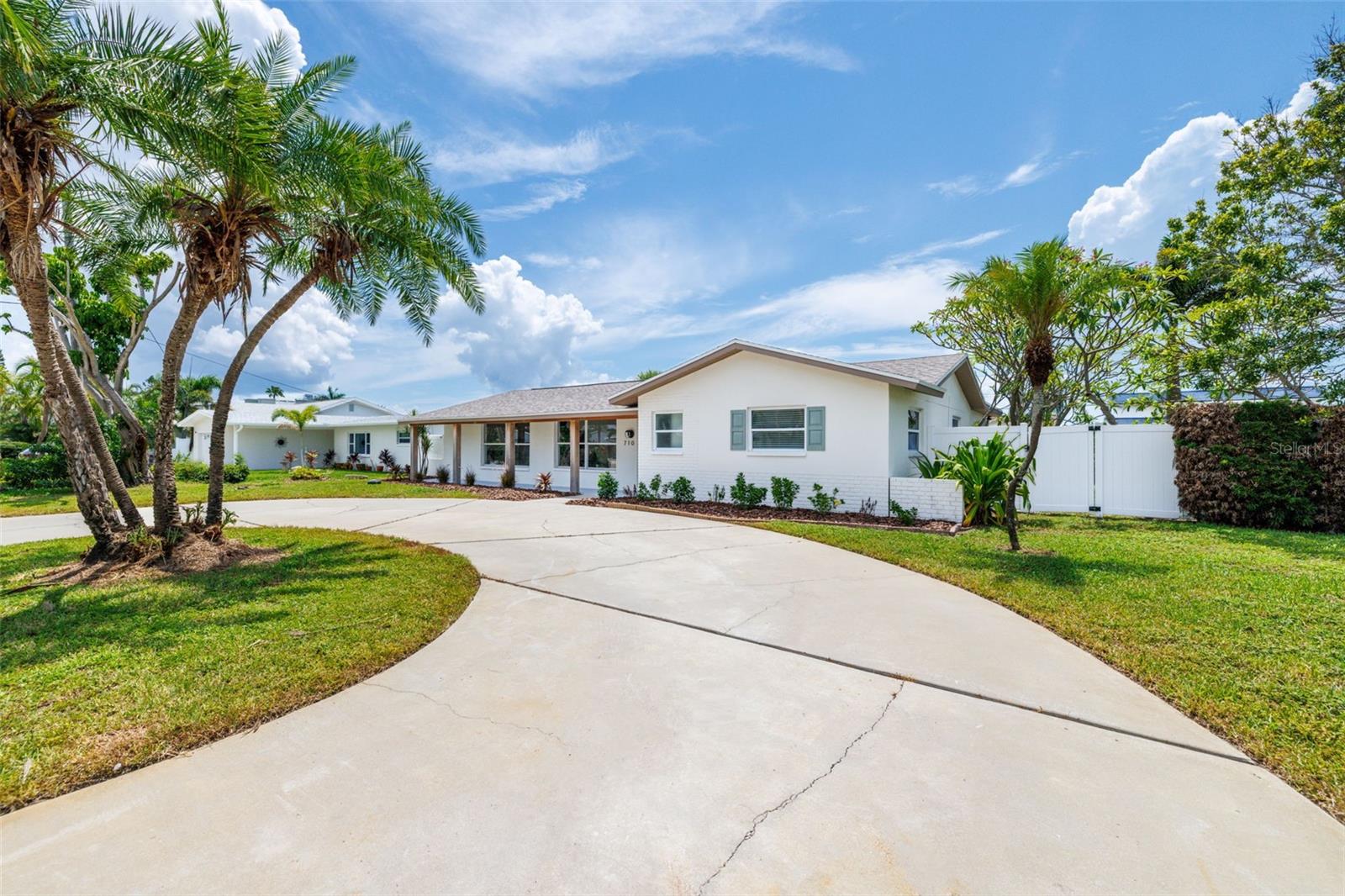 Circular driveway