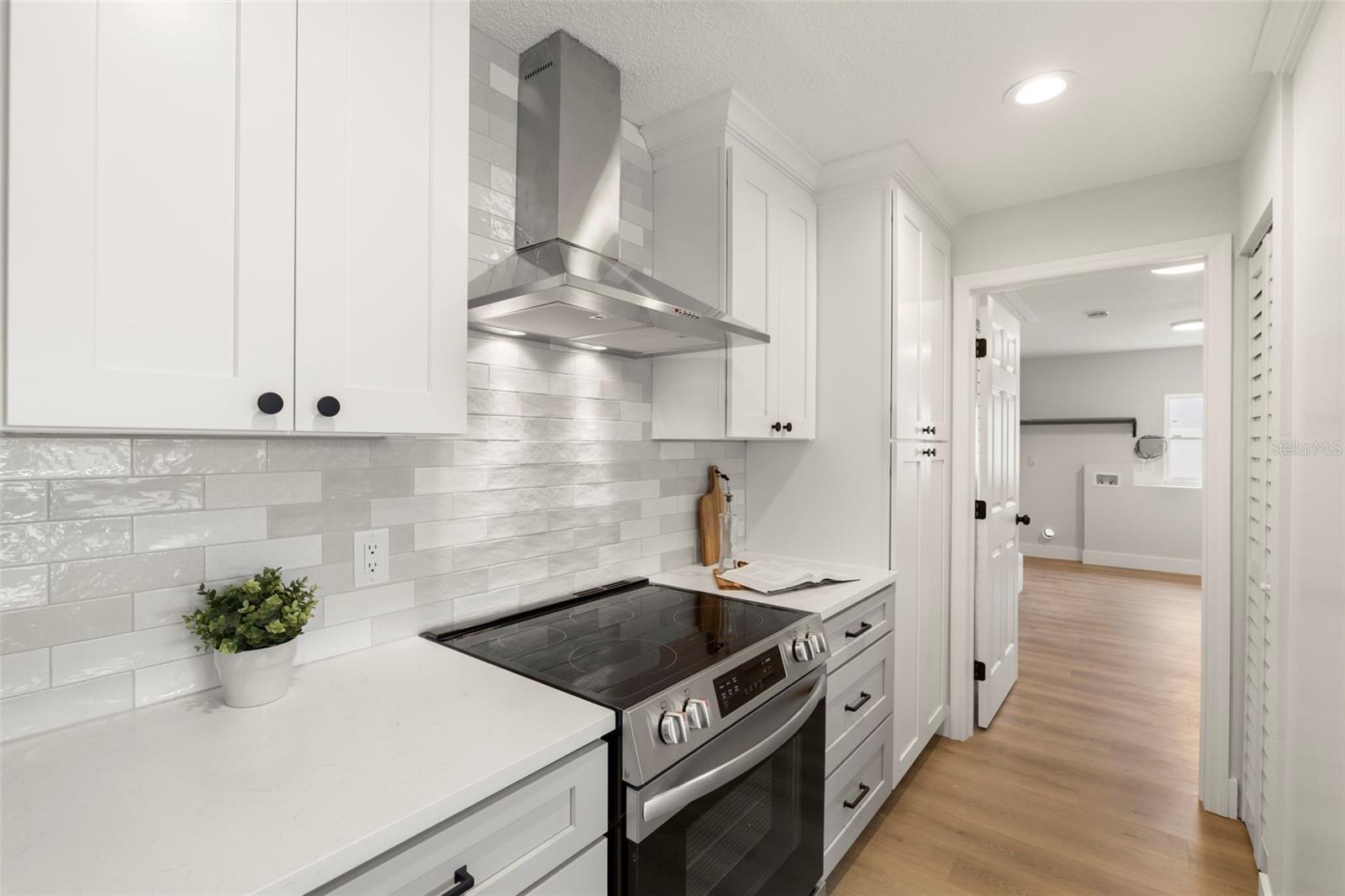 Range with range hood