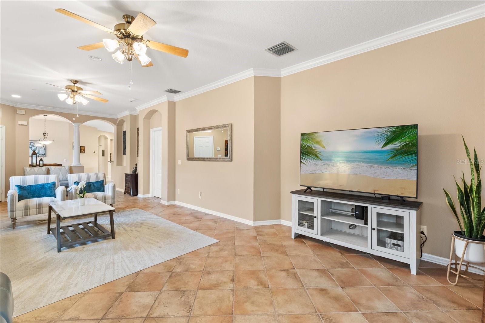Entryway to the livingroom