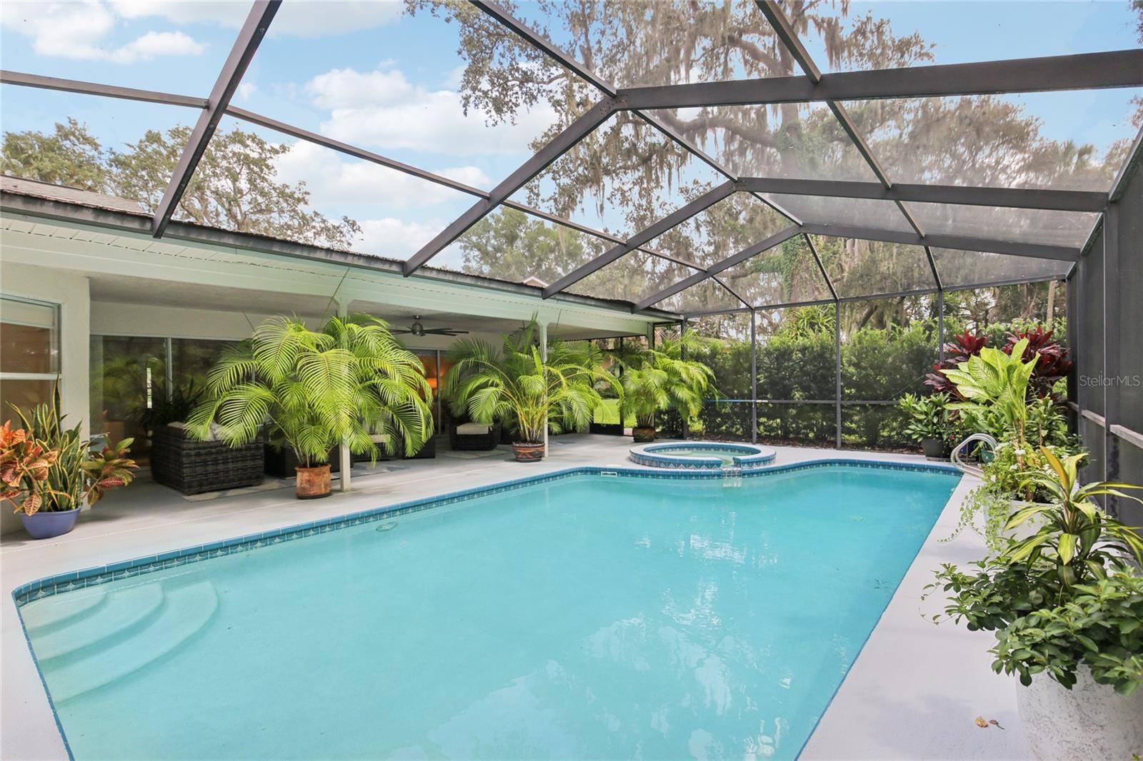SCREEN ENCLOSURE AROUND POOL