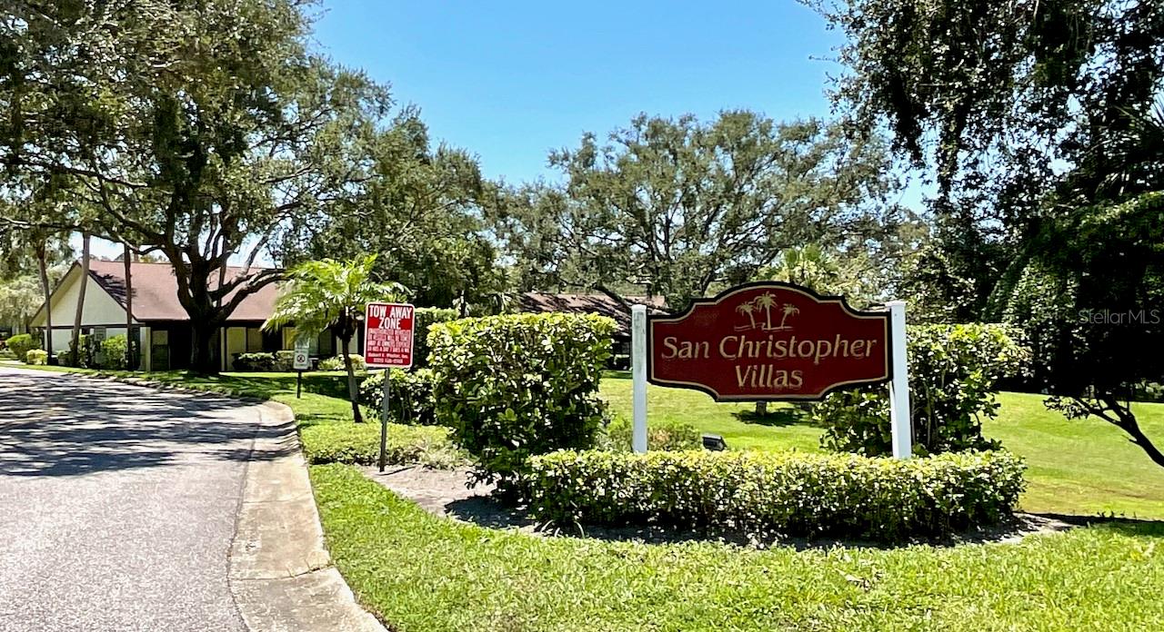 29-Entrance to the community.