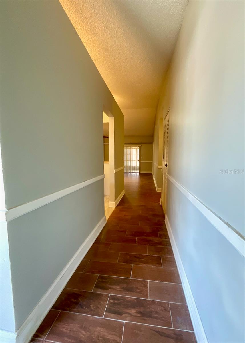 4-Hallway enter villa