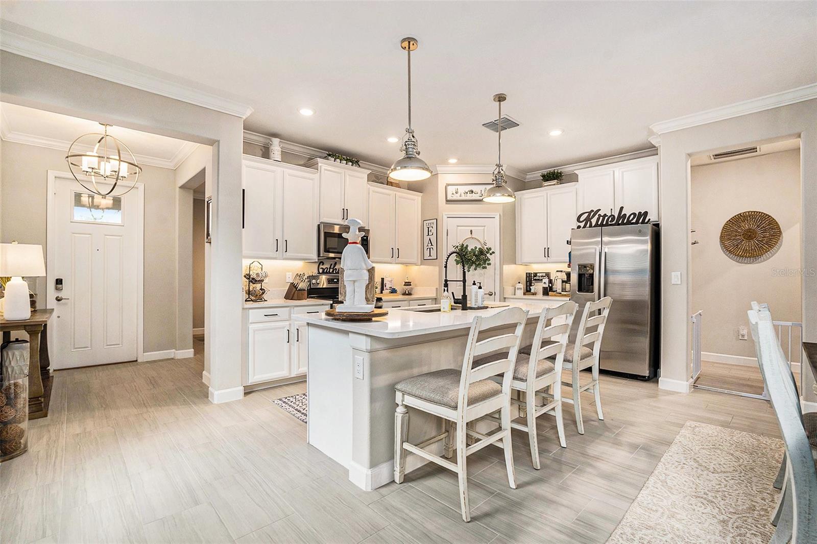 Kitchen & view of the entry