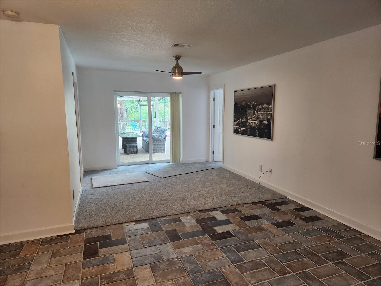 Alcove onto the pool deck
