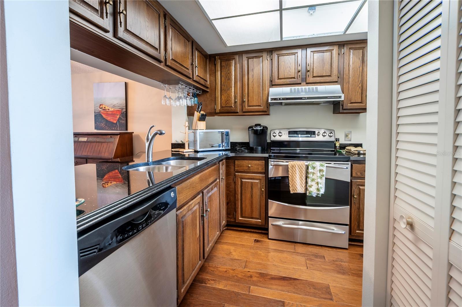 Pass through from kitchen to dining area