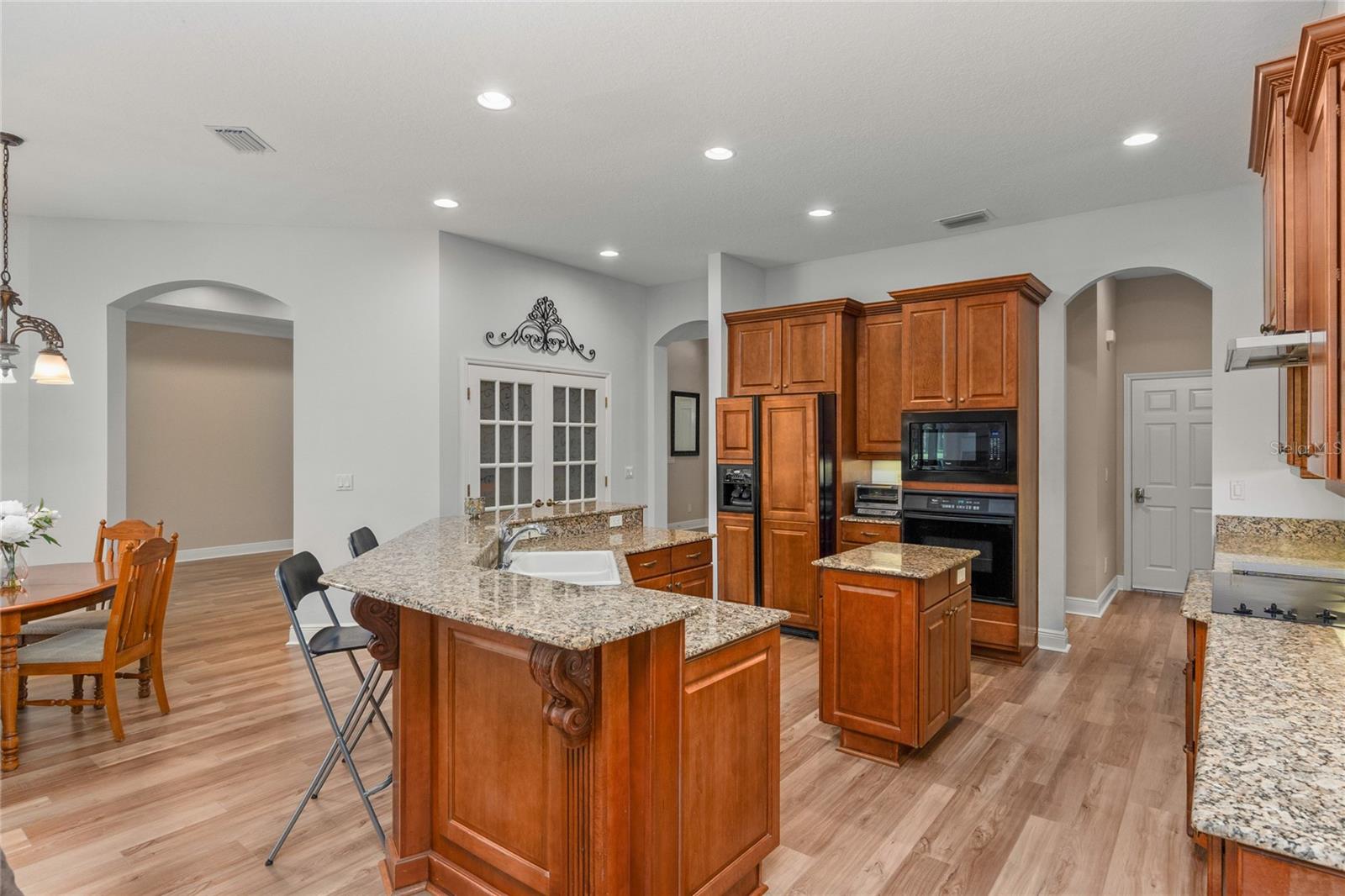 Lots of space for everyone to help in this Kitchen
