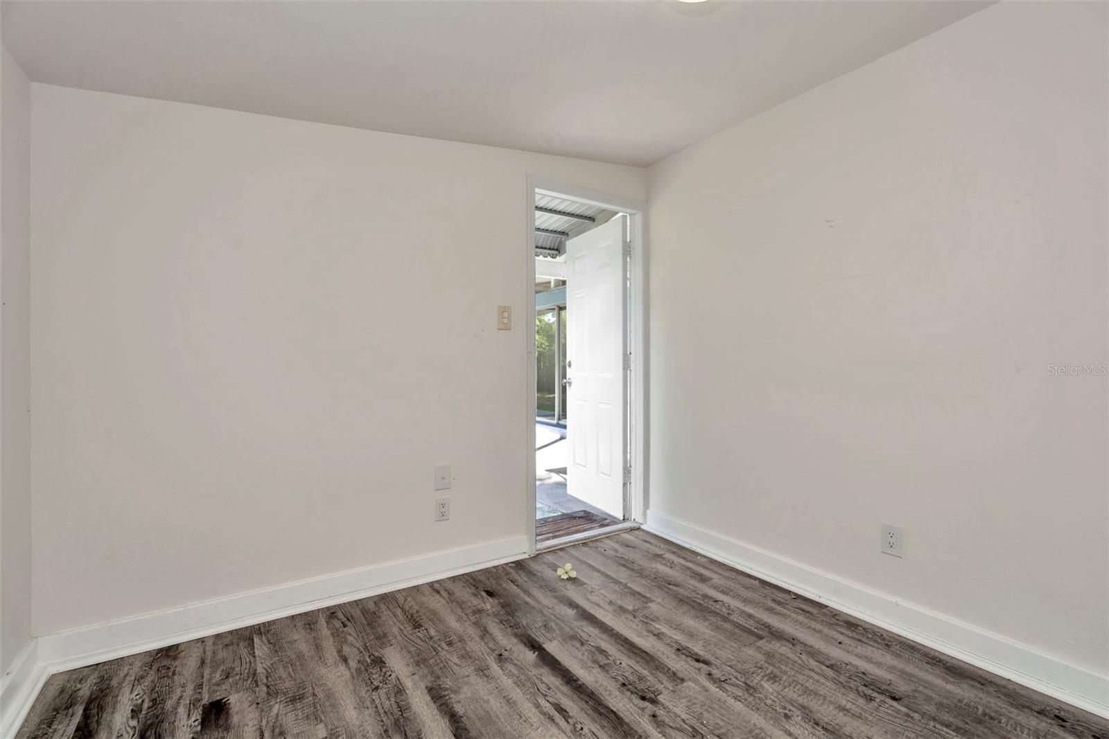BONUS ROOM -detached