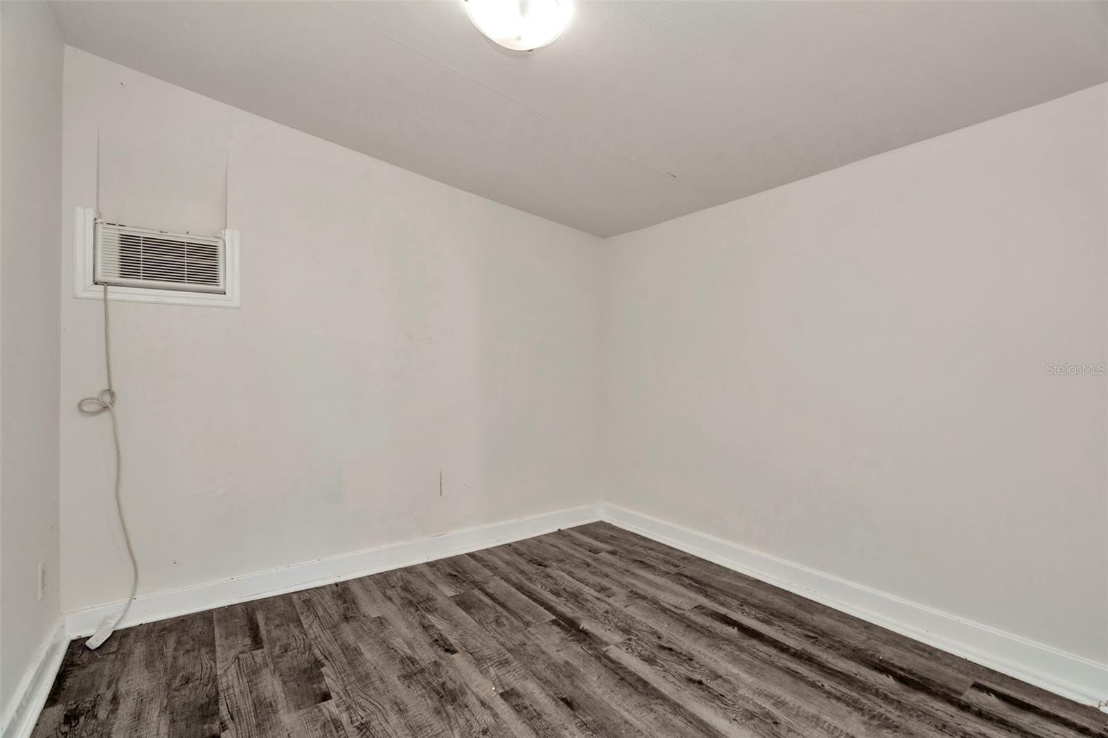 BONUS ROOM- detached