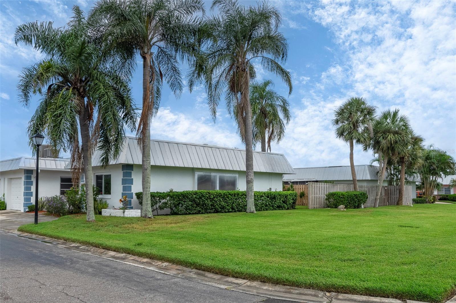 Large Corner Unit! Association Cuts the Grass! Privacy ABOUNDS!