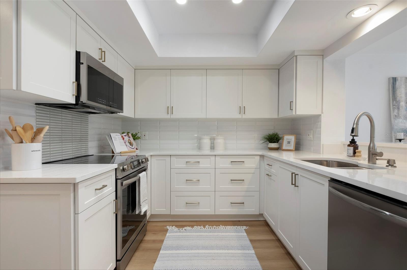 Beautiful details! Functional kitchen, too!