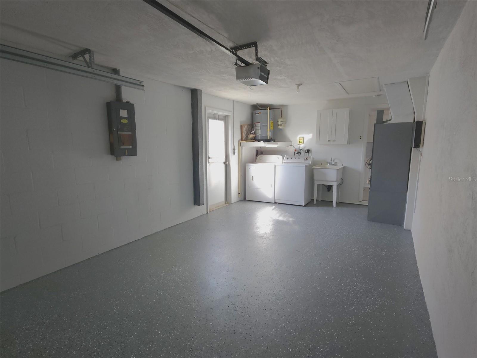 Garage/Laundry